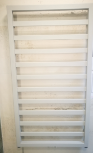 AQUAFORM Grzejnik łazienkowy NATSUMI 720/530 RAL 9006 moc 317W